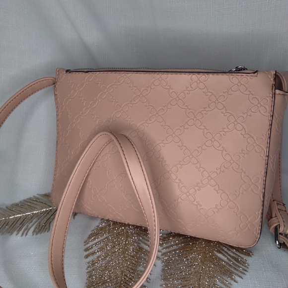 Nine West blush pink diamond pattern purse - Picture 4 of 7
